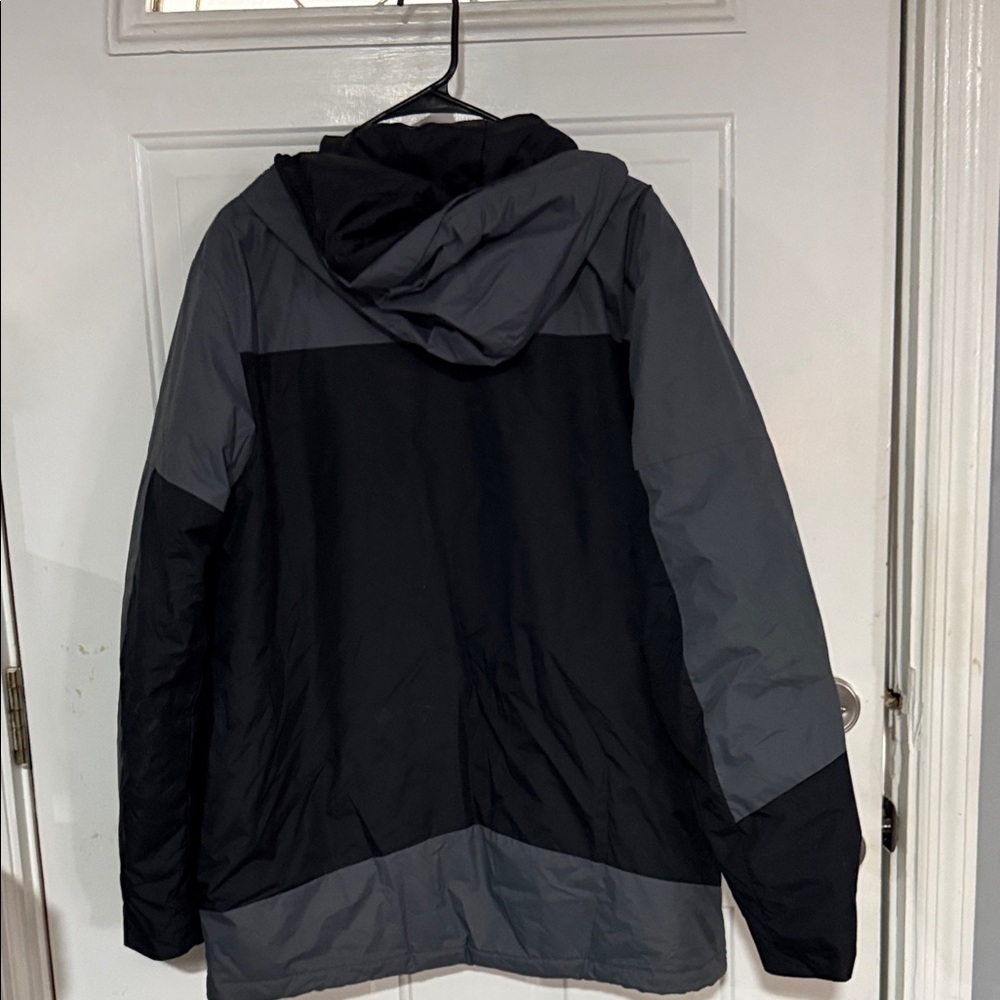 Columbia Men's Two-Tone Performance Jacket - Picture 3 of 3